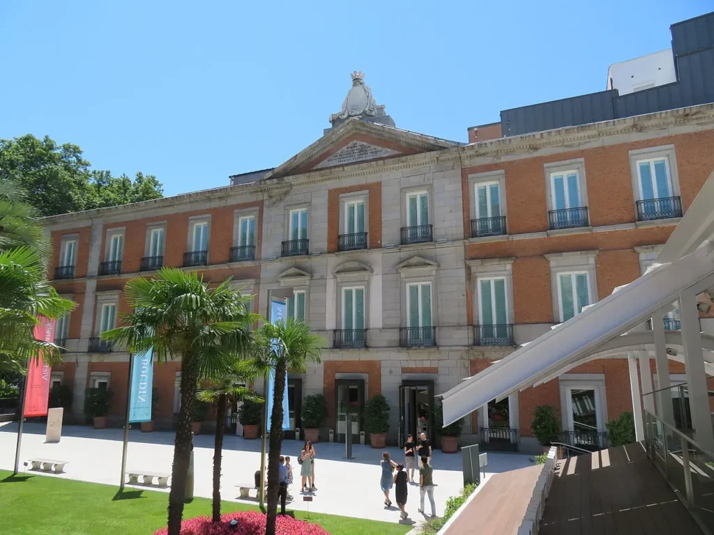 Façade du musée Thyssen-Bornemisza à Madrid, l'un des principaux musées du Triangle de l'Art.