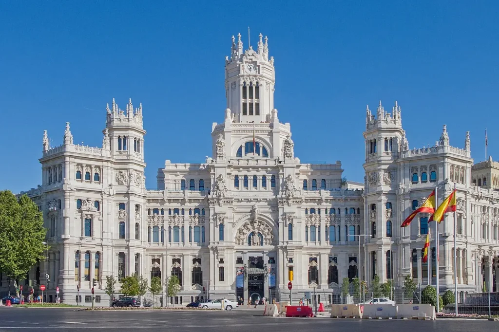 Façade du Palacio de Cibeles sur la Plaza de Cibeles à Madrid, siège de l'hôtel de ville.