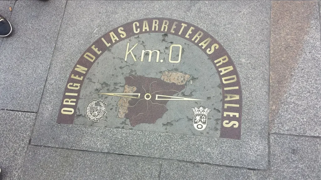 Plaque du Kilomètre Zéro sur la Puerta del Sol à Madrid, point de départ des routes nationales espagnoles.