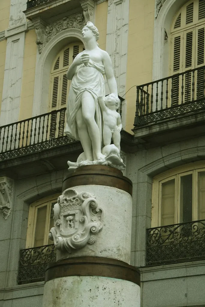 Statue de la Mariblanca sur la Puerta del Sol à Madrid.