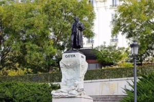 Statue de Francisco de Goya près du musée du Prado à Madrid